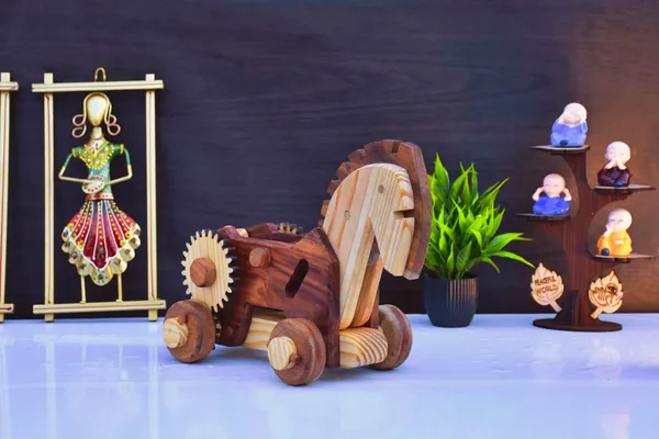 Wooden_Horse_Gear_Toy_With_Movable_Neck