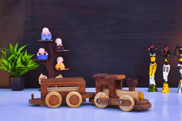 Wooden_Train_Engine_And_Carriage_Toy