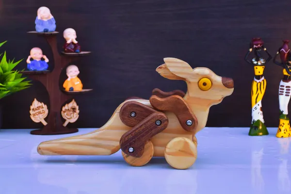 Wooden_Kangaroo_Toy_And_Showpiece