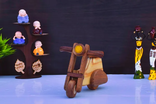 Wooden_Ride-On_Scooter_Toy_For_Children