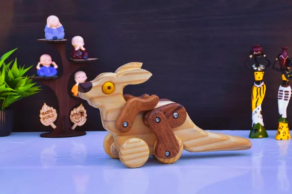 Wooden_Kangaroo_Toy_And_Showpiece