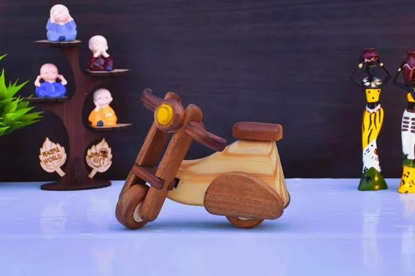 Wooden_Ride-On_Scooter_Toy_For_Children