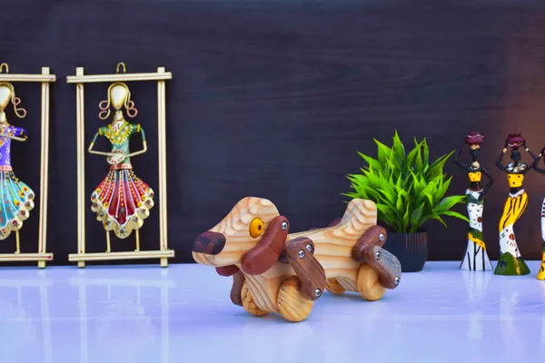 Wooden_Dog_Figurine_Decorative_Showpiece