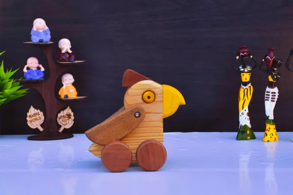 Wooden_Parrot_Rolling_Toy_And_Showpiece