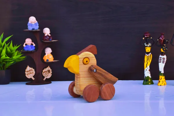 Wooden_Parrot_Rolling_Toy_And_Showpiece