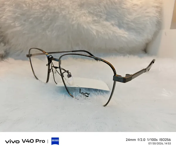 Black_Metal_Rectangular_Eyeglasses