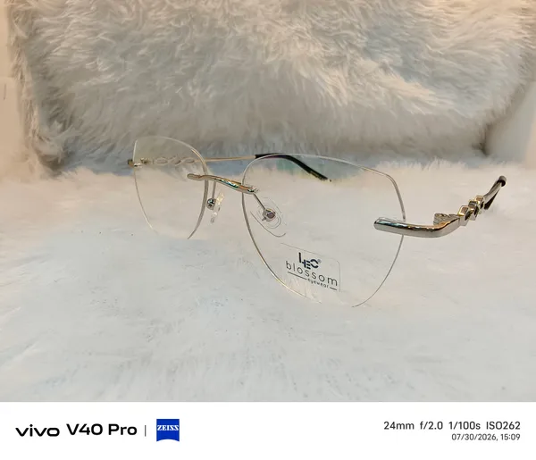 Gold_Rimless_Eyeglasses_with_Clear_Lenses