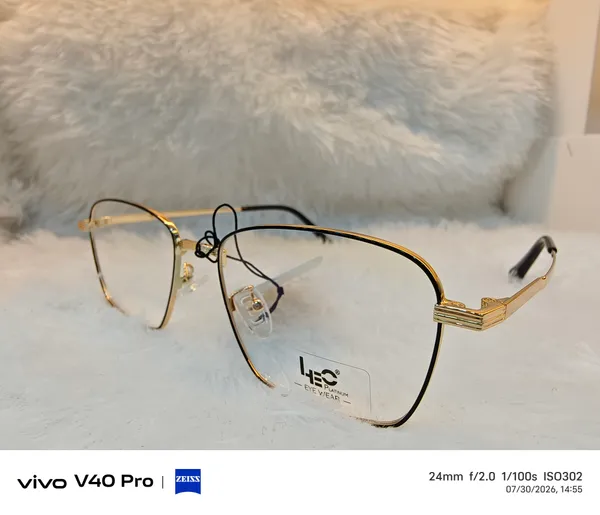 Black_And_Gold_Rectangle_Eyeglass_Frame