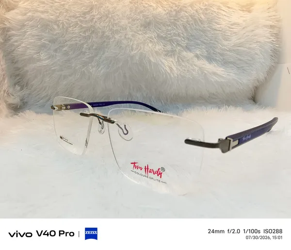 Tom_Hardy_Rimless_Blue_Eyeglasses