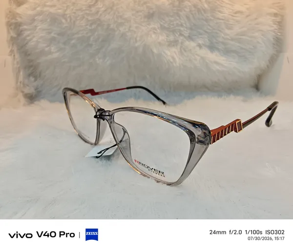 Clear_Rectangular_Frame_Eyeglasses_With_Red_Temple_Accents