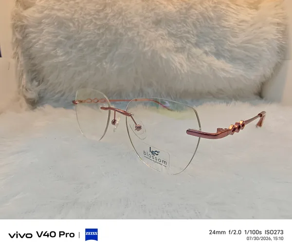 Rose_Gold_Rimless_Eyeglasses