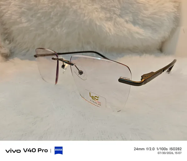 Rimless_Rectangular_Eyeglasses_With_Gold_Tone_Temples