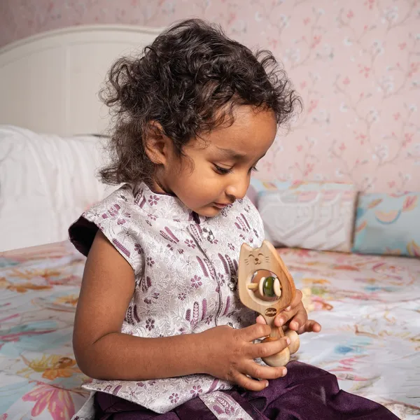 MeowMelo™_Premium_Neem_Wood_Cat_Face_Rattle_And_Massager_For_Babies