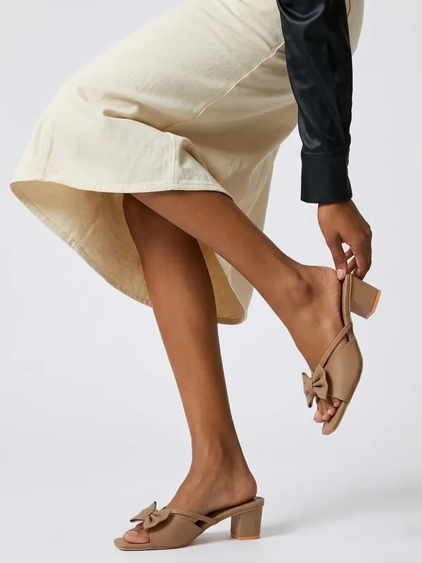 Beige_Synthetic_Bow_Detail_Block_Heel_Mules_For_Women