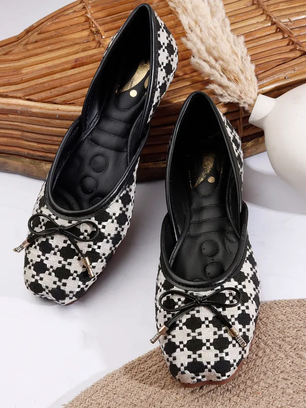 Black_White_Synthetic_Patterned_Bow_Flat_Shoes_For_Women
