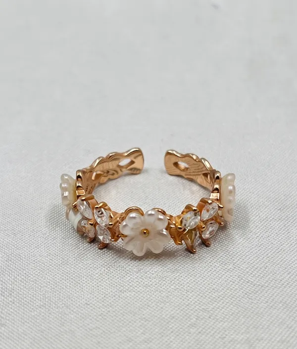 Mak_Luxe_925_Sterling_Silver_Pearl_Leaf_Radiance_Gold_Ring