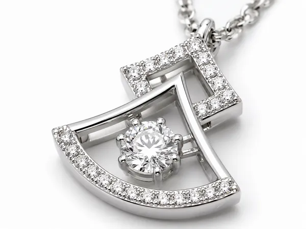 Mak_Luxe_Solitaire_Pendant_With_Chain