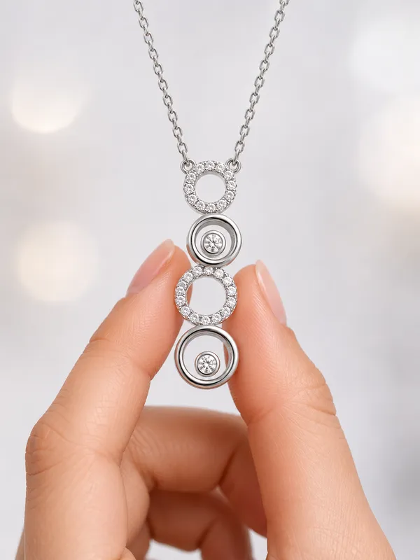 Mak_Luxe_Interlocking_Circle_Pendant_With_Chain
