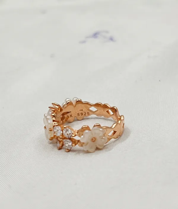 Mak_Luxe_925_Sterling_Silver_Pearl_Leaf_Radiance_Gold_Ring