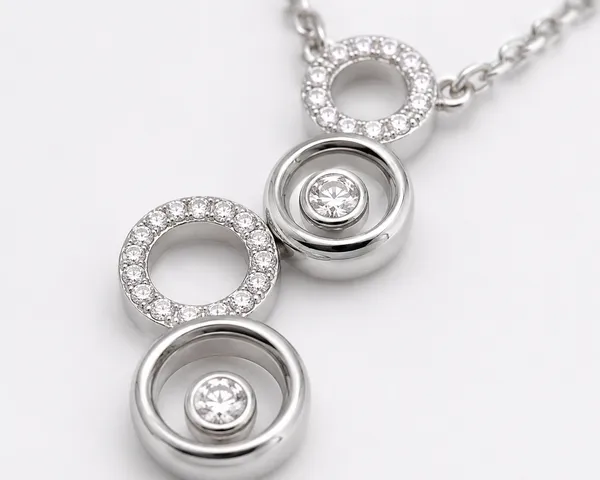 Mak_Luxe_Interlocking_Circle_Pendant_With_Chain