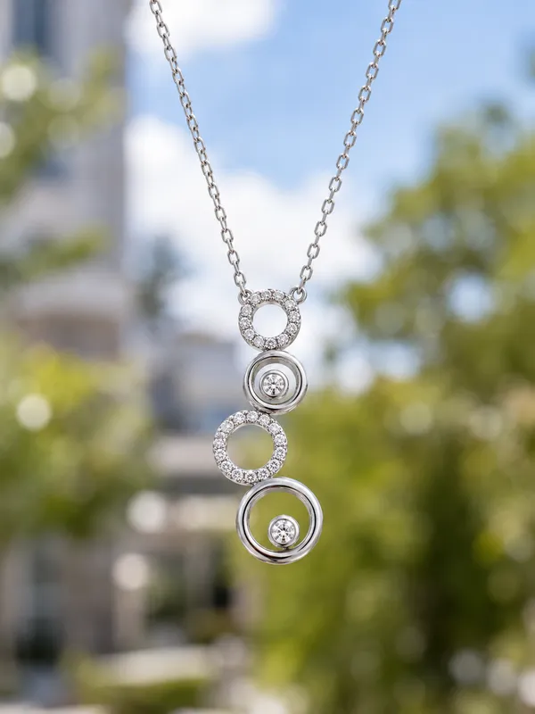 Mak_Luxe_Interlocking_Circle_Pendant_With_Chain