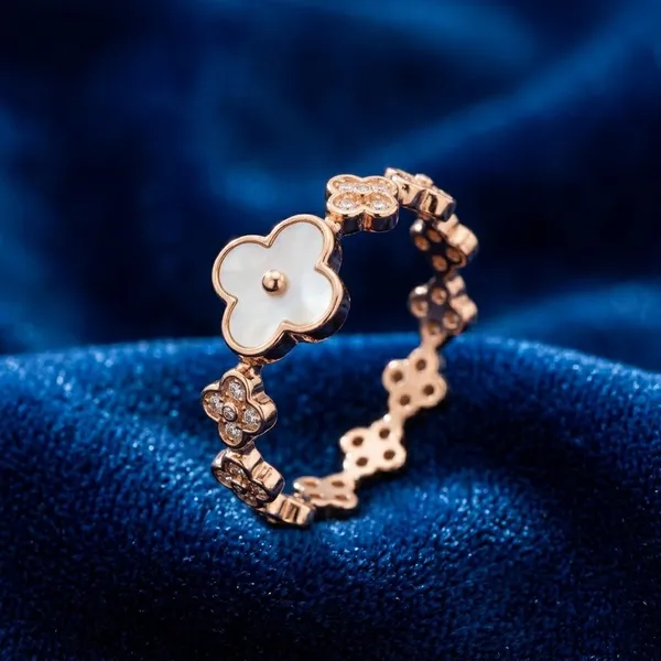 Mak_Luxe_925_Sterling_Silver_Luminous_Clover_Blossom_925_Sterling_Silver_Ring