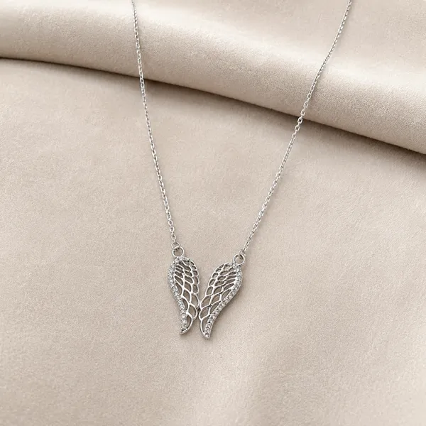 Mak_Luxe_Angel_Wings_Pendant_With_Chain