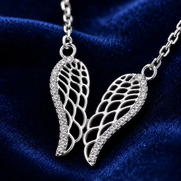 Mak_Luxe_Angel_Wings_Pendant_With_Chain