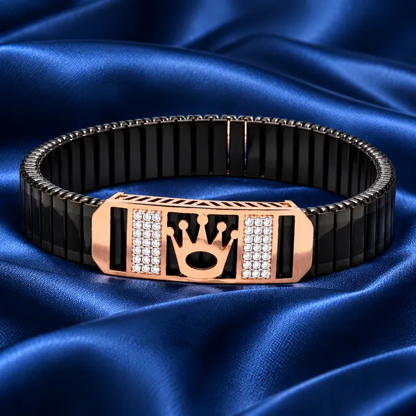 Rose-Gold_Crown_Bracelet_on_Black_Links