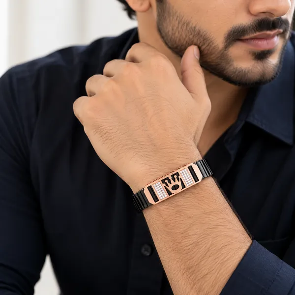 Rose-Gold_Crown_Bracelet_on_Black_Links