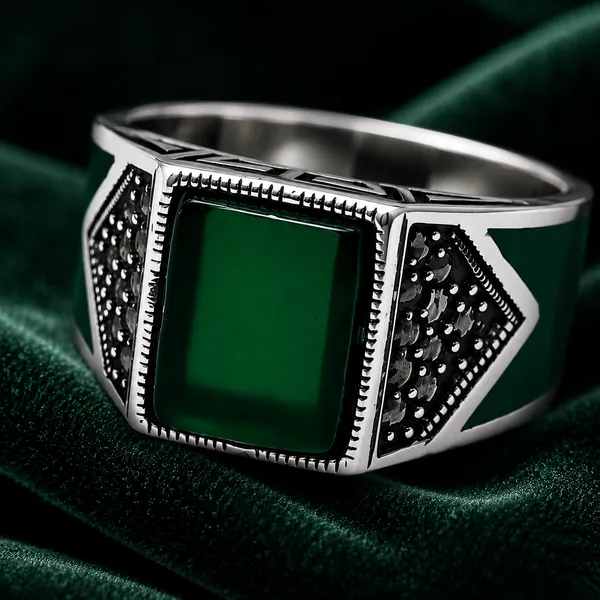 Mak_Luxe_925_Streling_Silver__Royal_Emerald_Majesty_Men’s_Statement_Ring
