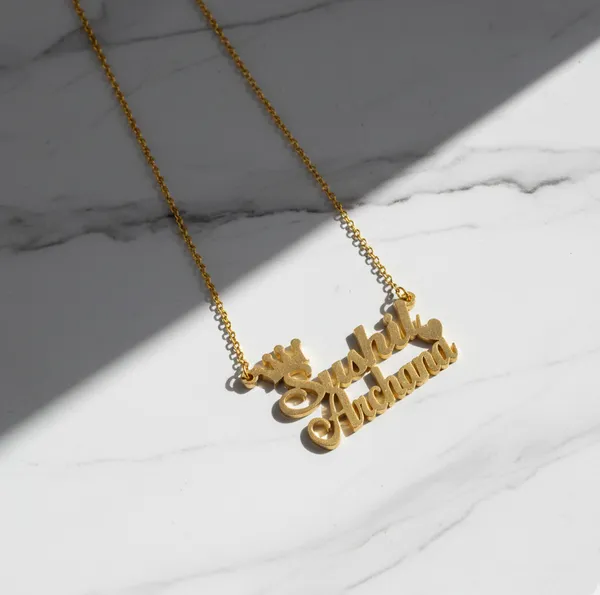 Regal_Pendant_Necklace_With_Royal_Crown