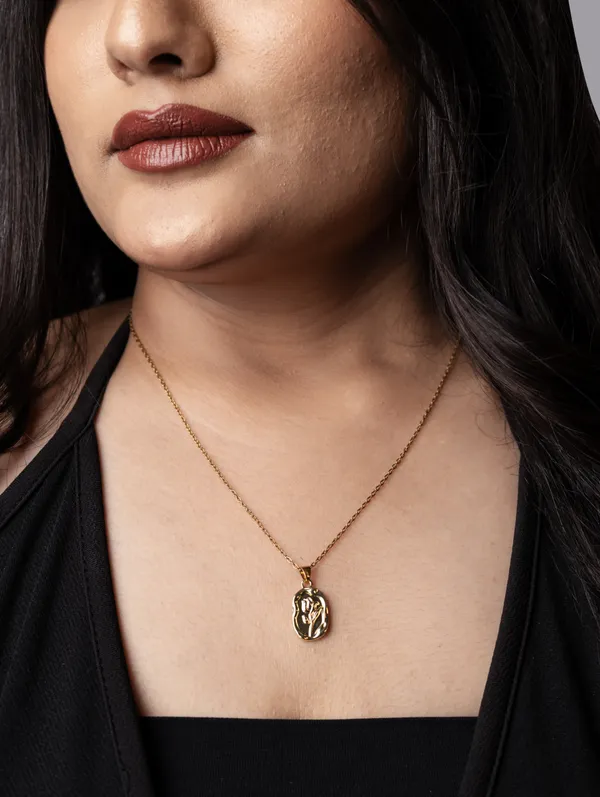 Aura_Sculpted_Pendant_Necklace