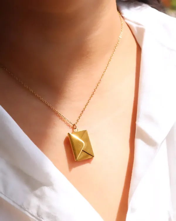 Gold_Tone_Envelope_Pendant_Necklace_For_Women