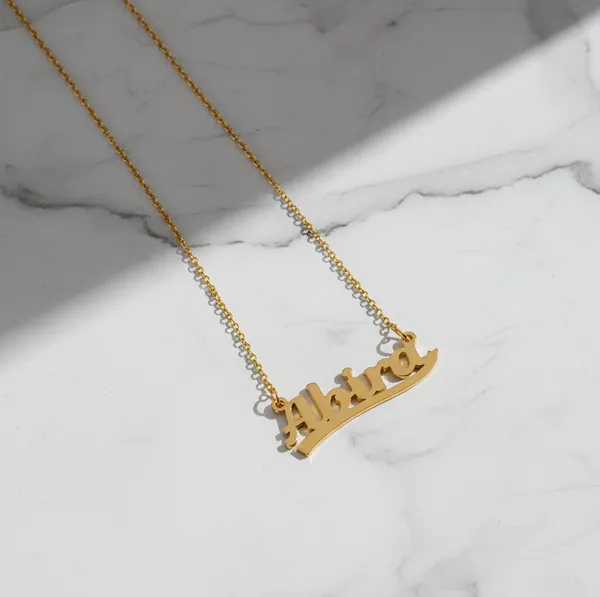 Sophisticated_Necklace_With_Personalized_Name_Pendant