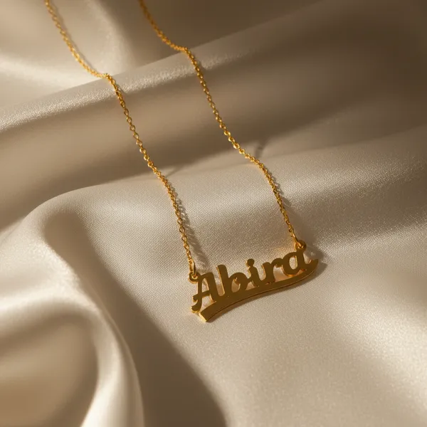Sophisticated_Necklace_With_Personalized_Name_Pendant