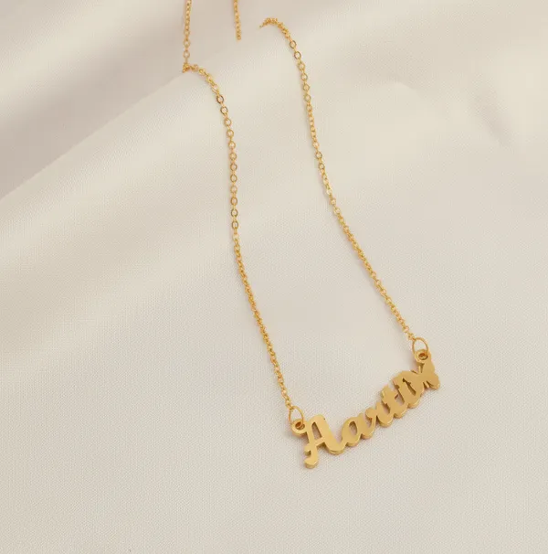 Elegant_Name_Pendant_Necklace_With_Butterfly_Charm