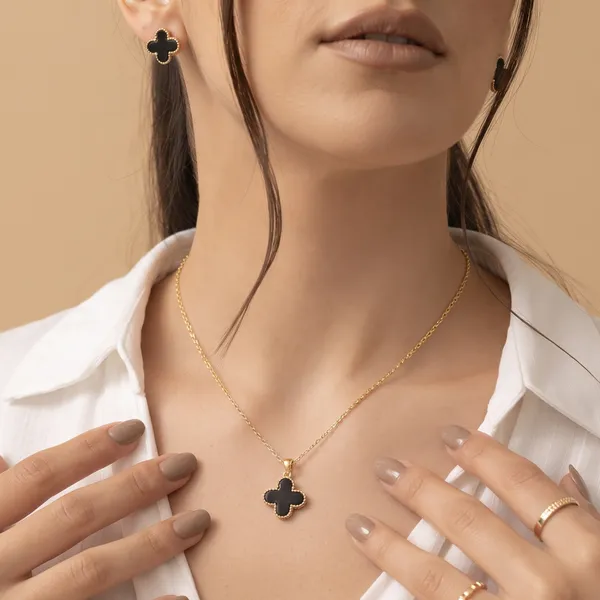 Black_Clover_Pendant_Necklace_And_Stud_Earrings_Set_For_Women