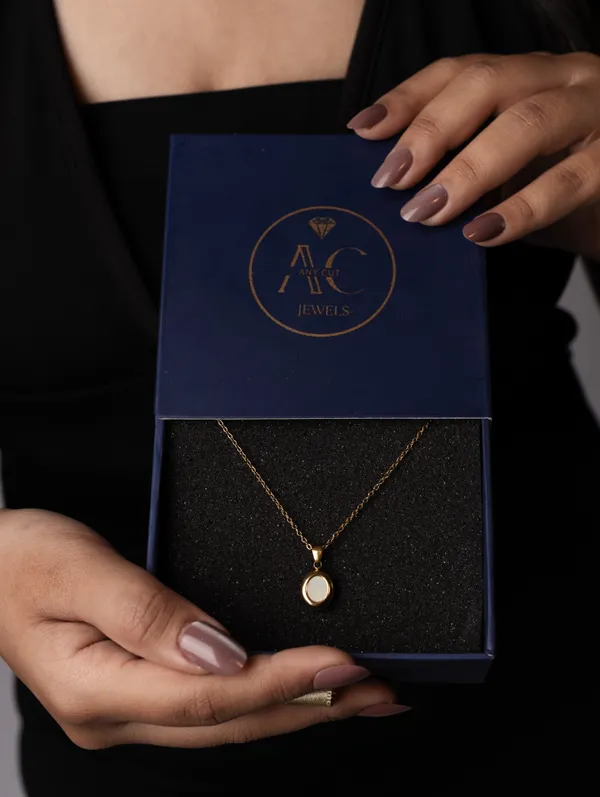 Aurelia_Oval_Pendant_Necklace