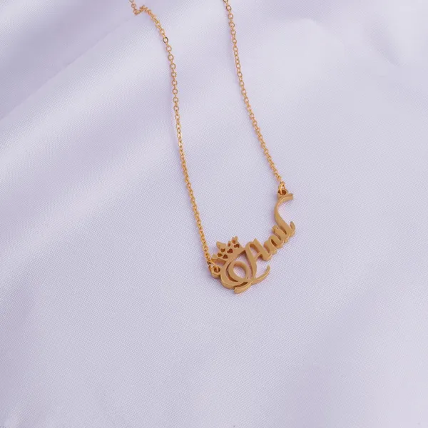 Customized_Pendant_With_Name_And_Crown