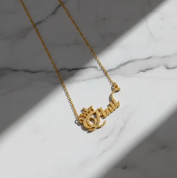 Customized_Pendant_With_Name_And_Crown