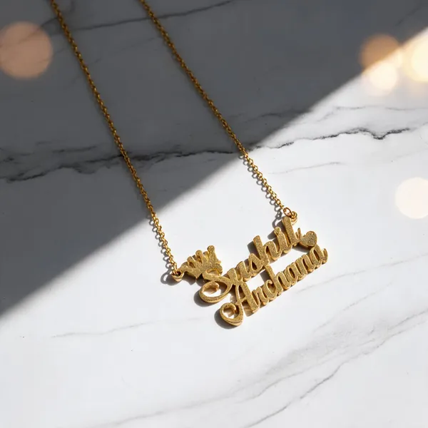 Regal_Pendant_Necklace_With_Royal_Crown