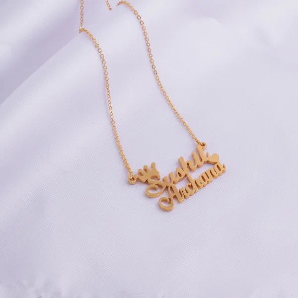 Regal_Pendant_Necklace_With_Royal_Crown