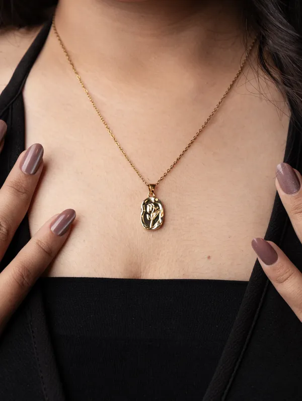 Aura_Sculpted_Pendant_Necklace
