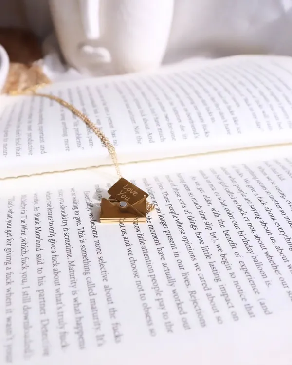 Gold_Tone_Envelope_Pendant_Necklace_For_Women