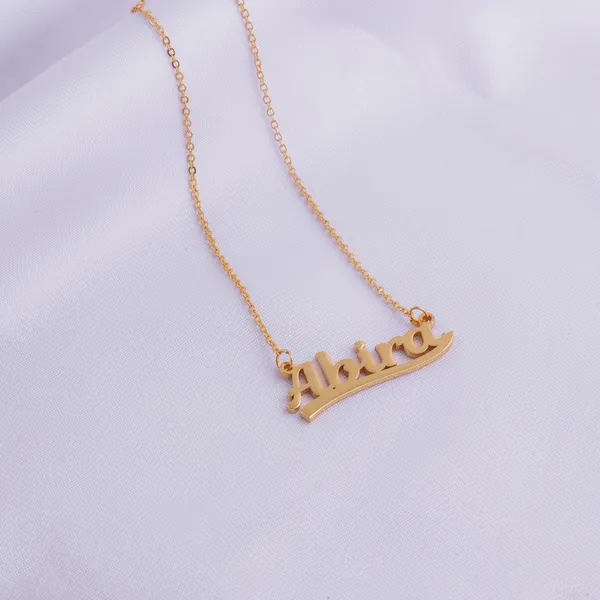 Sophisticated_Necklace_With_Personalized_Name_Pendant