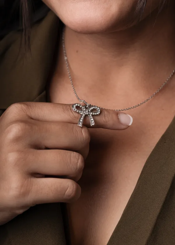 Silver_Grace_Bow_Pendant_Necklace