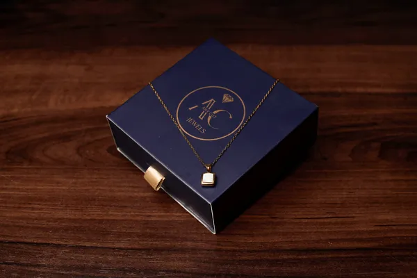 Lumire_Square_Pendant_Necklace