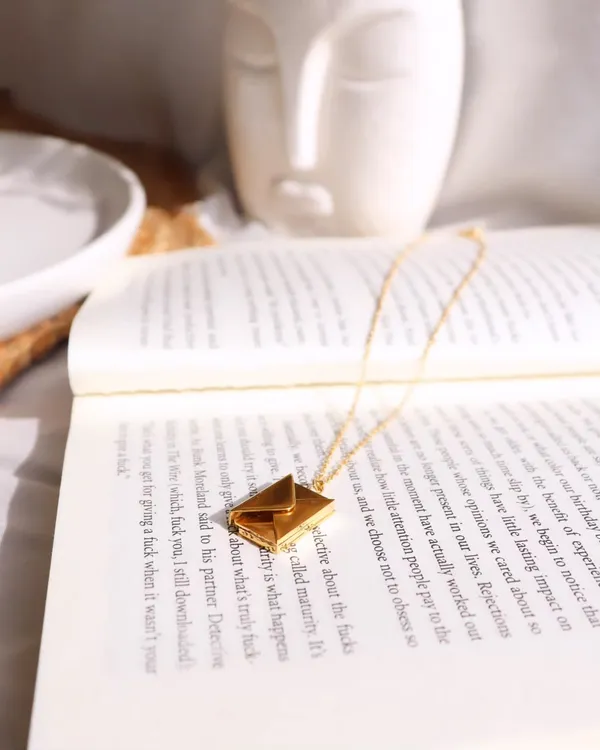 Gold_Tone_Envelope_Pendant_Necklace_For_Women