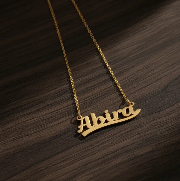Sophisticated_Necklace_With_Personalized_Name_Pendant